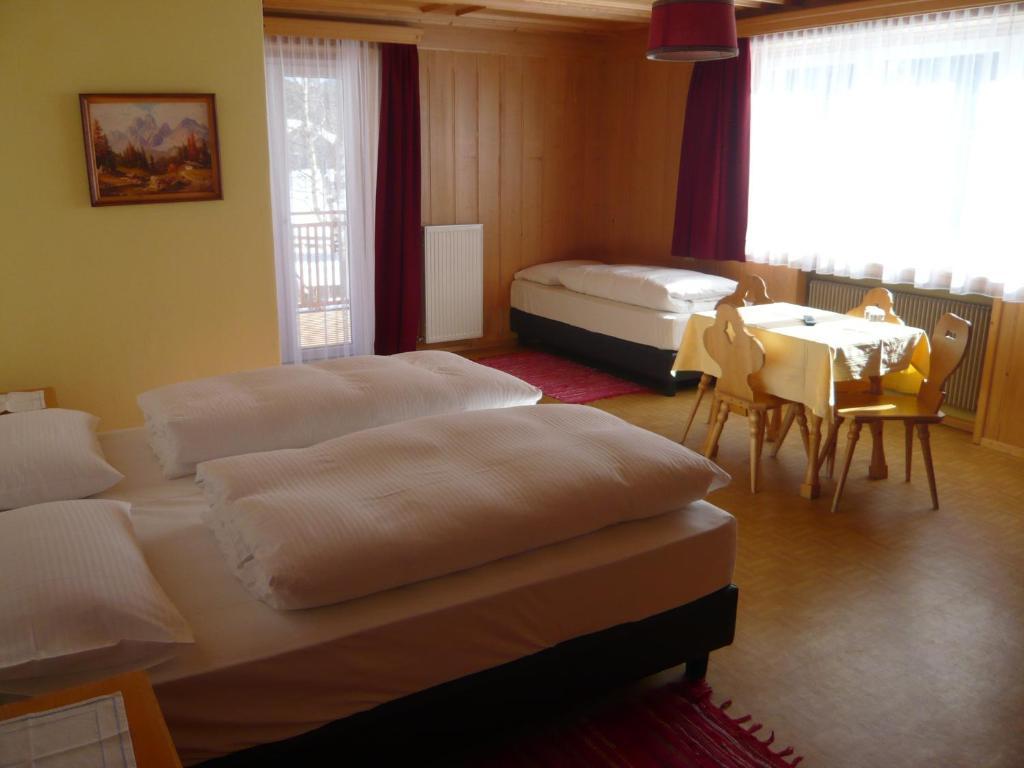 Vierbettzimmer mit Balkon